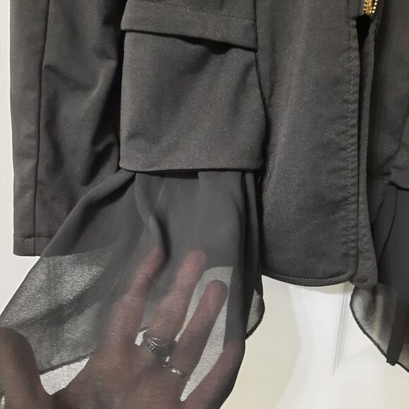 Black Long Sleeved Top with Zipper Closure - Picture 4 of 4